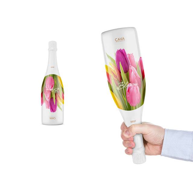 wine bottle packaging that looks like a bouquet 