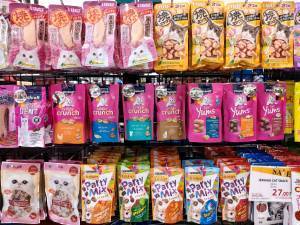 snack foods on store display for multiple skus