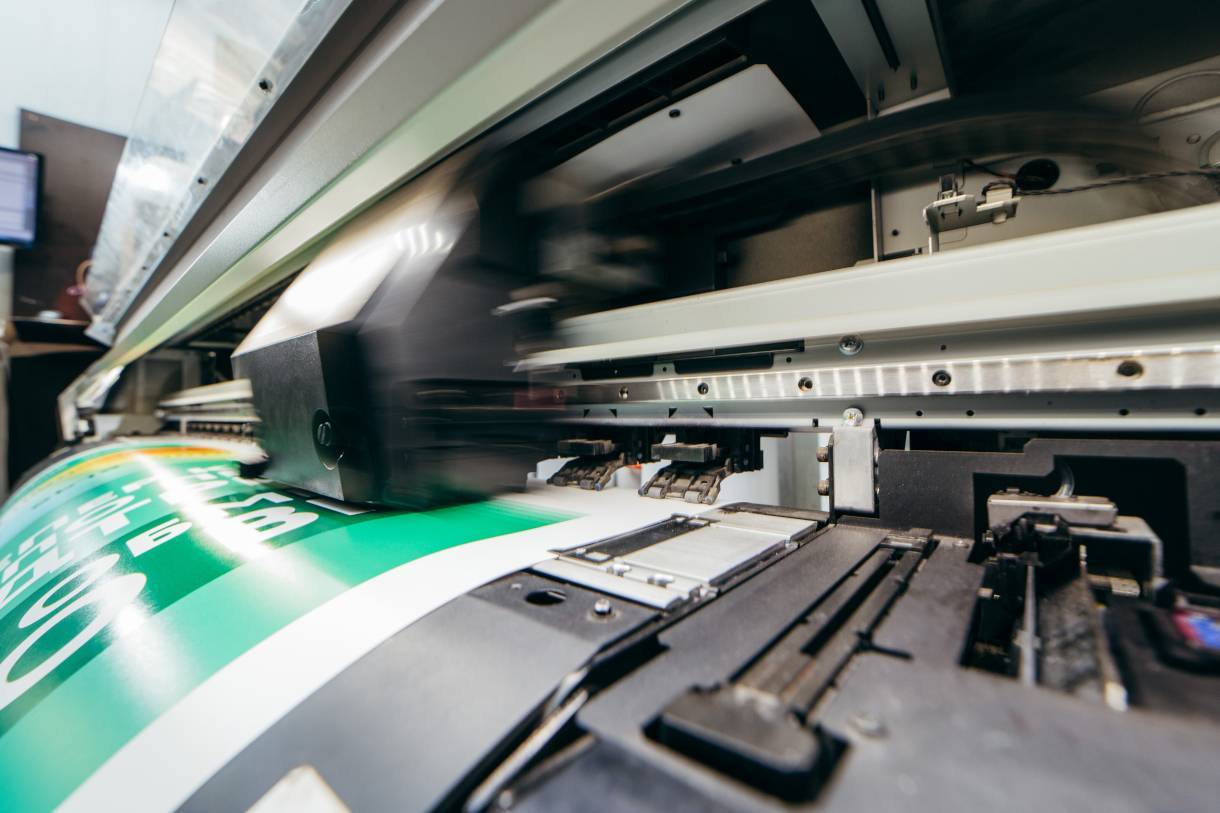 Material stretching and material transport systems may cause industrial inkjet printer downtime