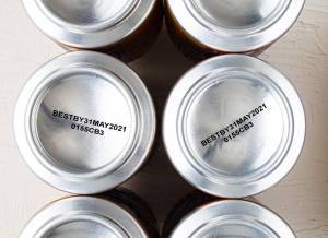 aluminum cans with readable type printed